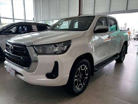 TOYOTA HILUX 2.8 D-4D TURBO DIESEL CD SRV 4X4 AUTOMÁTICO